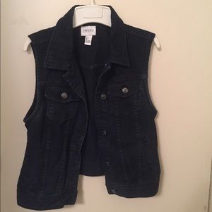 A cute punk rock style sleeveless jacket